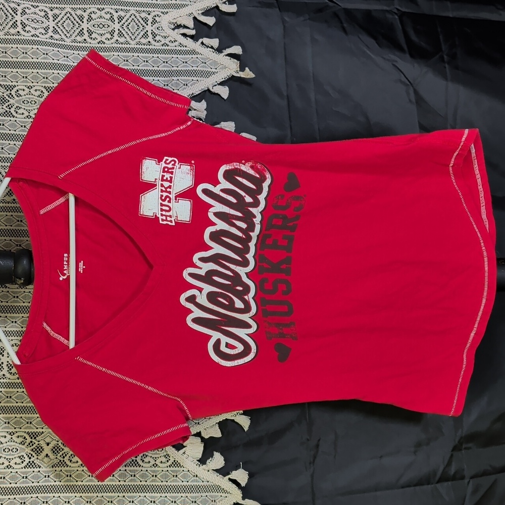 Ladies Nebraska Huskers Red T-Shirt Medium Campus Lifestyle UNL GBR